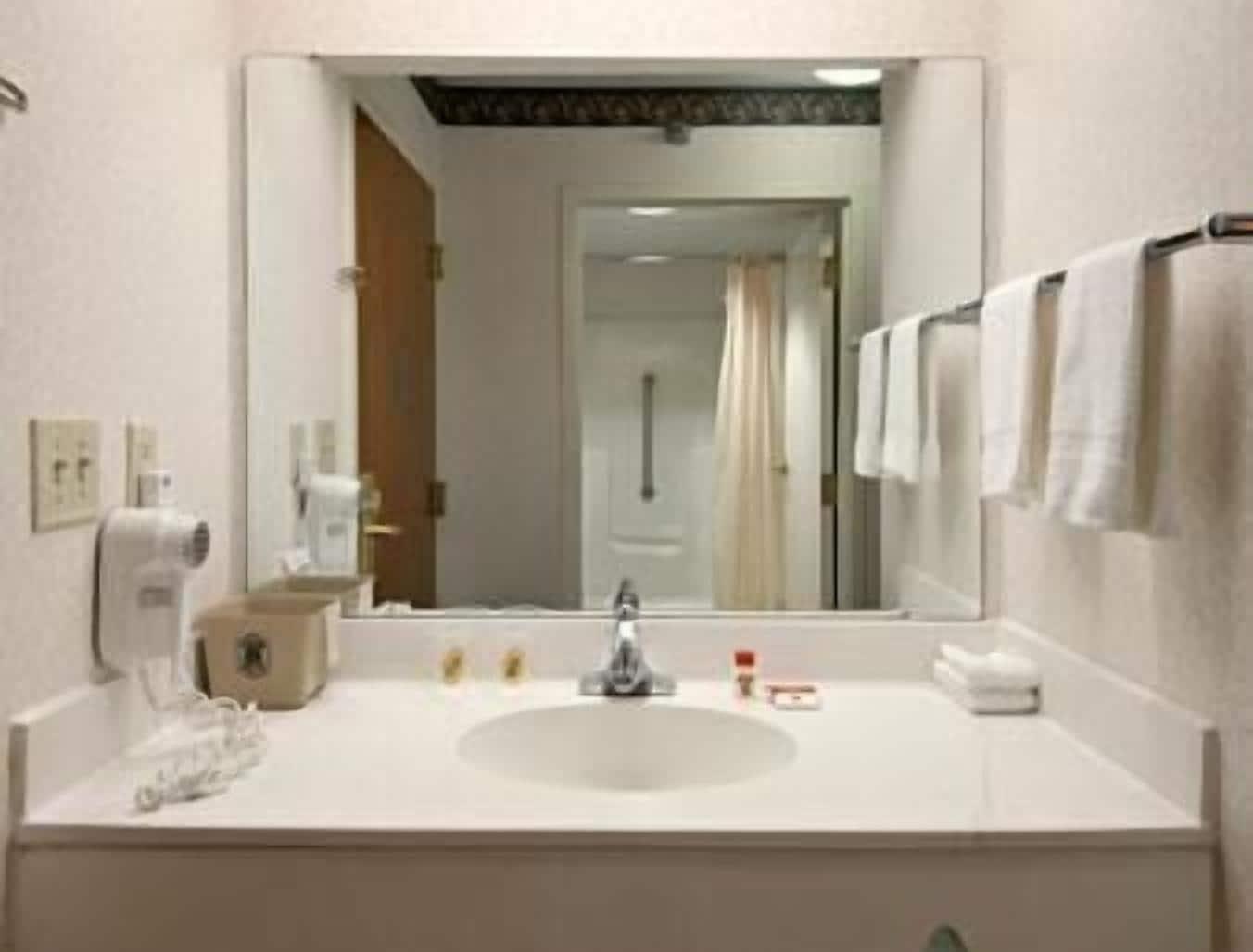 Super 8 By Wyndham Spartanburg/I-26 Exit 22 Room photo